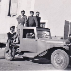 1950 jeunes en voiture