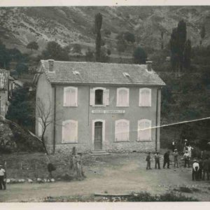 L'école de Saint Auban d'Oze, années 1930