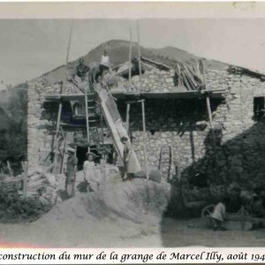 Reconstruction du mur chez Marcel Illy, 1946