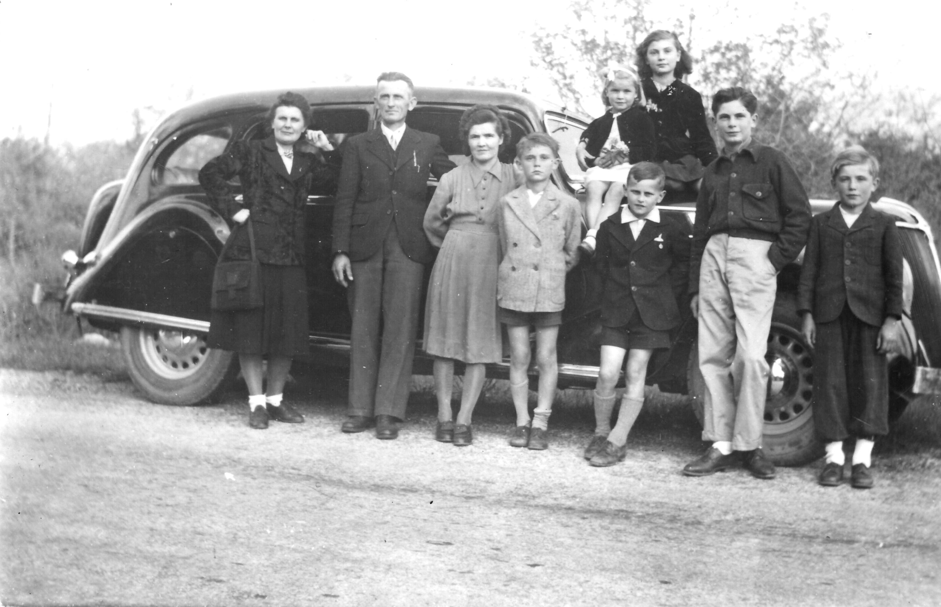 FamilleYBlache_photo-famille-yves-blache-1945-2.jpeg
